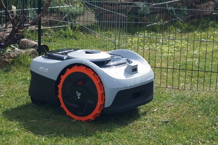 Selbst das nicht als Sperrzone markierte Hasengehege erkannte Segway Navimow i105 Selbst das nicht als Sperrzone markierte Hasengehege erkannte Segway Navimow i105