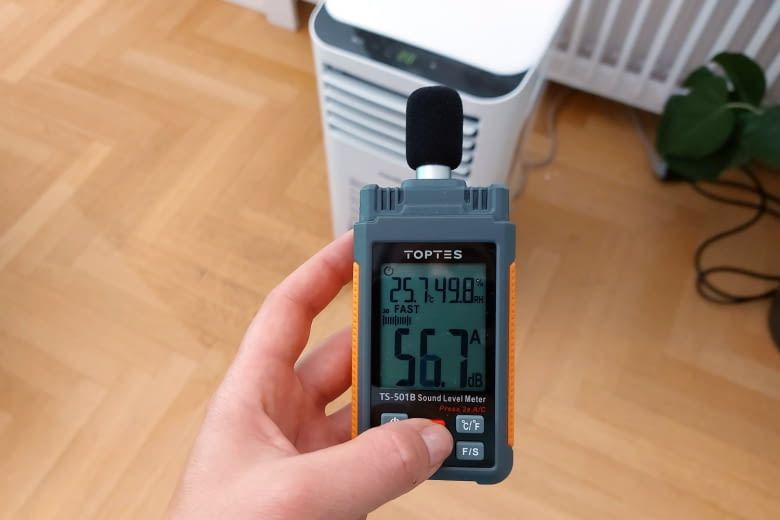 Hier wird gerade die Klimaanlagen Lautstärke gemessen Hier wird gerade die Klimaanlagen Lautstärke gemessen