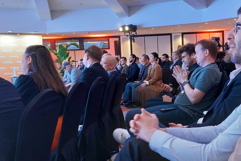 In Düsseldorf sprachen verschiedene Branchenexperten vor ausgewähltem Publikum In Düsseldorf sprachen verschiedene Branchenexperten vor ausgewähltem Publikum