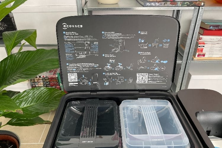 Im Deckel der Absaugstation befindet sich unter anderem die Schnellstart Anleitung Im Deckel der Absaugstation befindet sich unter anderem die Schnellstart Anleitung