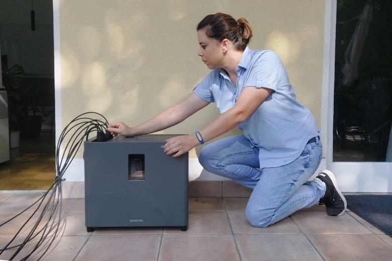 Hier haben wir z. B. die oben platzierte und damit unpraktische Verkabelung bemängelt Hier haben wir z. B. die oben platzierte und damit unpraktische Verkabelung bemängelt