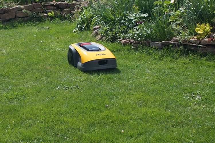 Der drahtlose Mähroboter STIGA A 1500 ist bei den tink Deals im Angebot Der drahtlose Mähroboter STIGA A 1500 ist bei den tink Deals im Angebot