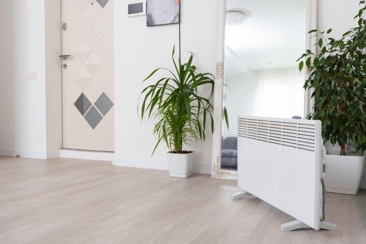 Standmodelle sind Elektroheizungen, die frei im Raum aufgestellt werden können Standmodelle sind Elektroheizungen, die frei im Raum aufgestellt werden können