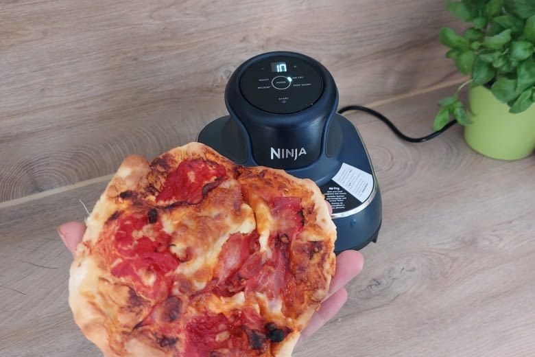 Diese Pizza sah leider nur an der Oberseite gut aus Diese Pizza sah leider nur an der Oberseite gut aus