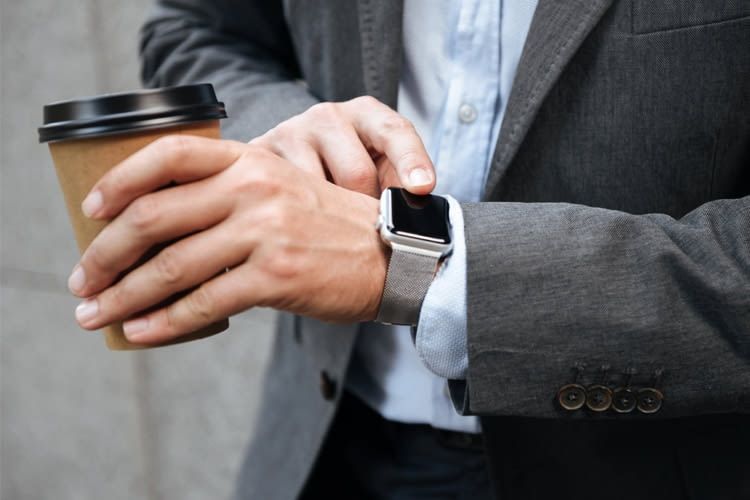 Auch im Berufsalltag kann eine Smartwatch hilfreich sein und z. B. Termine anzeigen Auch im Berufsalltag kann eine Smartwatch hilfreich sein und z. B. Termine anzeigen