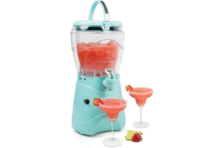 Die Slushmaschine von Nostalgia kann sich auf Partys sehen lassen Die Slushmaschine von Nostalgia kann sich auf Partys sehen lassen