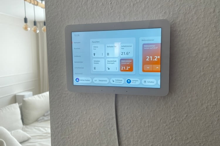 An der Wand montiert macht der Hub einen stabilen und guten Eindruck An der Wand montiert macht der Hub einen stabilen und guten Eindruck