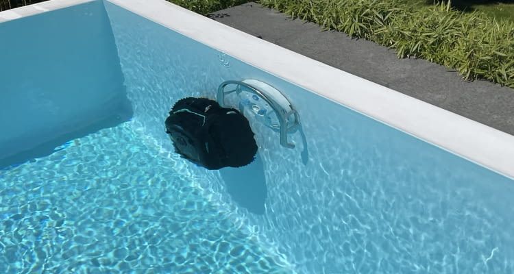 Auch dieses Hindernis erkannte der Wybot C2 im Test und reinigte drum herum Auch dieses Hindernis erkannte der Wybot C2 im Test und reinigte drum herum