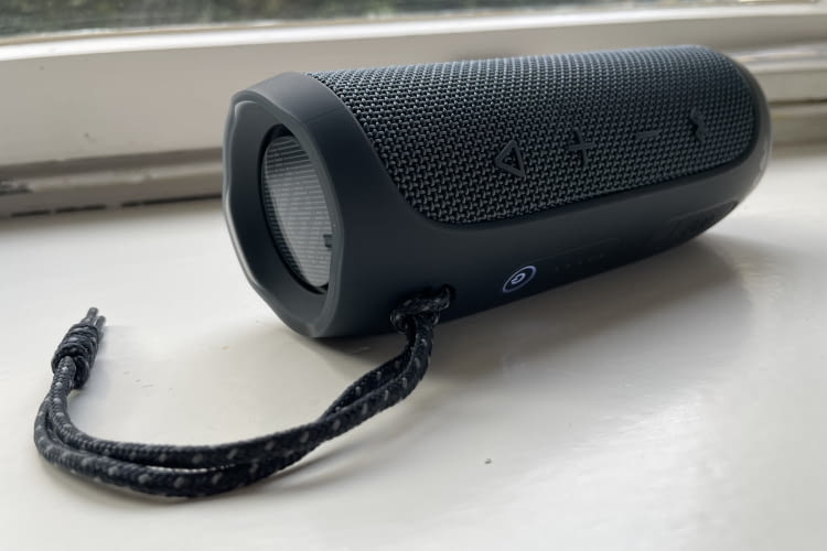 Der JBL Flip Essential 2 ist besonders handlich Der JBL Flip Essential 2 ist besonders handlich