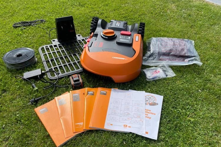 Der Worx kommt mit viel Zubehör und viel Lektüre Der Worx kommt mit viel Zubehör und viel Lektüre