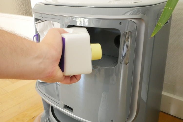 Das Gerät besitzt einen nützlichen Reinigungsmitteldosierer und eine praktische Elektrolysedesinfektion. Das Gerät besitzt einen nützlichen Reinigungsmitteldosierer und eine praktische Elektrolysedesinfektion.