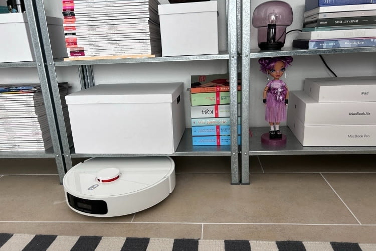 Unter unserem Schrank konnte der X20+ ohne Probleme reinigen Unter unserem Schrank konnte der X20+ ohne Probleme reinigen