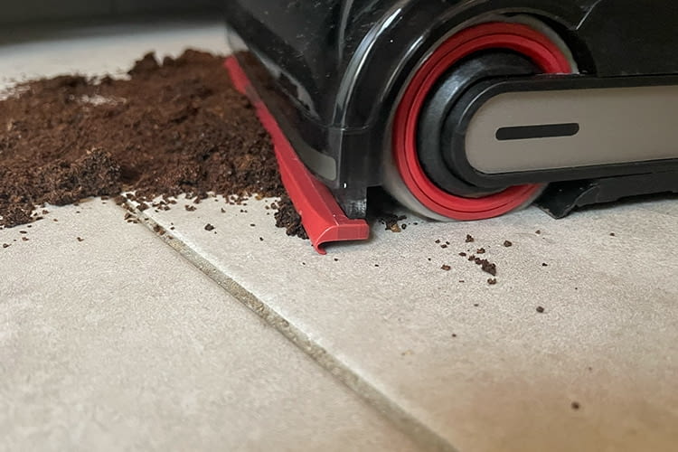 Hier ist der Roboterarm des Dreame gut zu erkennen Hier ist der Roboterarm des Dreame gut zu erkennen