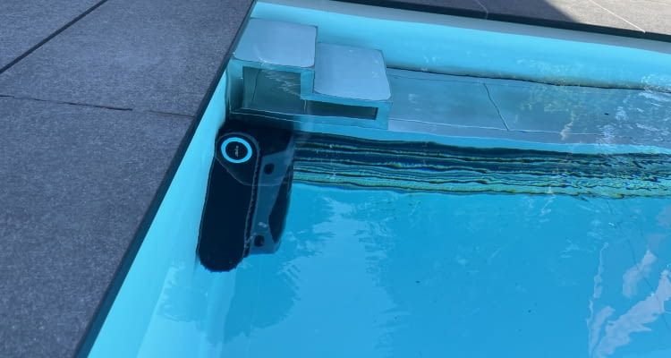 AIPER Scuba X1 probiert hier ein wenig zu lange, voranzukommen AIPER Scuba X1 probiert hier ein wenig zu lange, voranzukommen