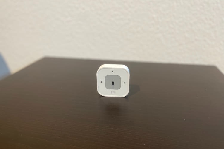 Der Eve Thermo Control ist klein und unscheinbar. Er funktioniert mit Akku und wird per USB-C geladen Der Eve Thermo Control ist klein und unscheinbar. Er funktioniert mit Akku und wird per USB-C geladen