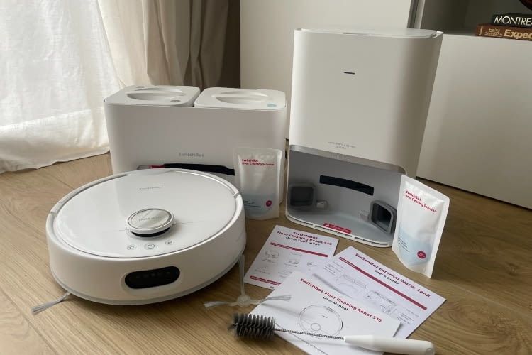 Der SwitchBot mit seinen zwei Stationen, Zubehör und Anleitungen Der SwitchBot mit seinen zwei Stationen, Zubehör und Anleitungen