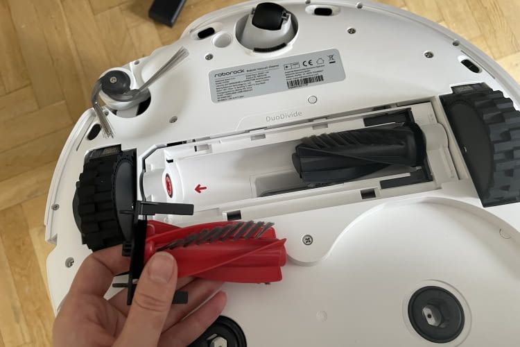 Durch die Hauptbürste aus Hartgummi gehören verhedderte Haare der Vergangenheit an Durch die Hauptbürste aus Hartgummi gehören verhedderte Haare der Vergangenheit an