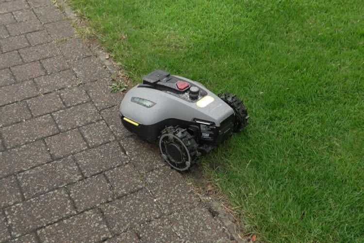 Kanten die der YUKA überfahren kann, überfuhr er und sorgte immerhin dort für einen guten Kantenschnitt Kanten die der YUKA überfahren kann, überfuhr er und sorgte immerhin dort für einen guten Kantenschnitt