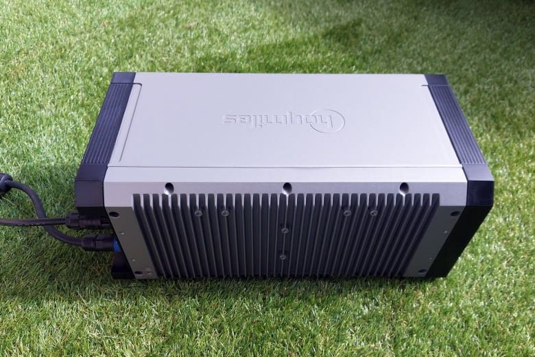 Solche Kühlrippen finden sich an den meisten modernen Balkonkraftwerk Speichern Solche Kühlrippen finden sich an den meisten modernen Balkonkraftwerk Speichern