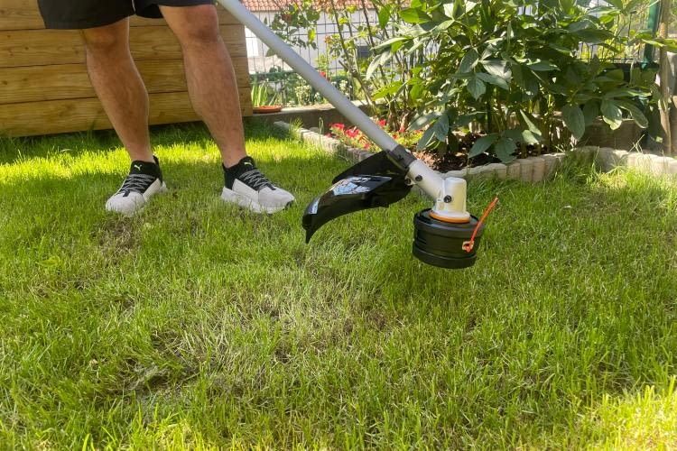 Der Trimmerkopf des Worx WG185E verfügt über einen Doppelfaden, lässt sich aber nicht verstellen Der Trimmerkopf des Worx WG185E verfügt über einen Doppelfaden, lässt sich aber nicht verstellen