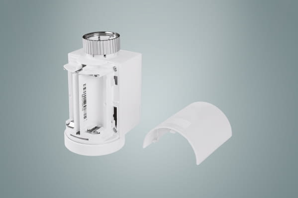 Zwei AA-Batterien genügen zum Betrieb. Sie versorgen das Funkthermostat etwa 1,5 Jahre lang mit Strom. Zwei AA-Batterien genügen zum Betrieb. Sie versorgen das Funkthermostat etwa 1,5 Jahre lang mit Strom.