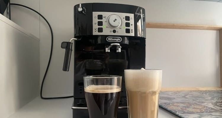 Wir haben den De'Longhi Magnifica S Kaffeevollautomat getestet Wir haben den De'Longhi Magnifica S Kaffeevollautomat getestet
