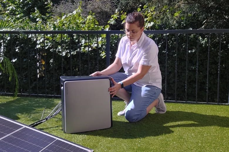 Dieses Gerät gehört zu den größeren Batteriespeicher-Modellen Dieses Gerät gehört zu den größeren Batteriespeicher-Modellen