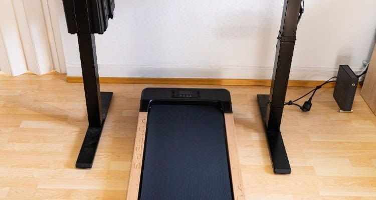 Die Holzoptik des Kuipers Laufband macht sich gut in der Wohnung Die Holzoptik des Kuipers Laufband macht sich gut in der Wohnung