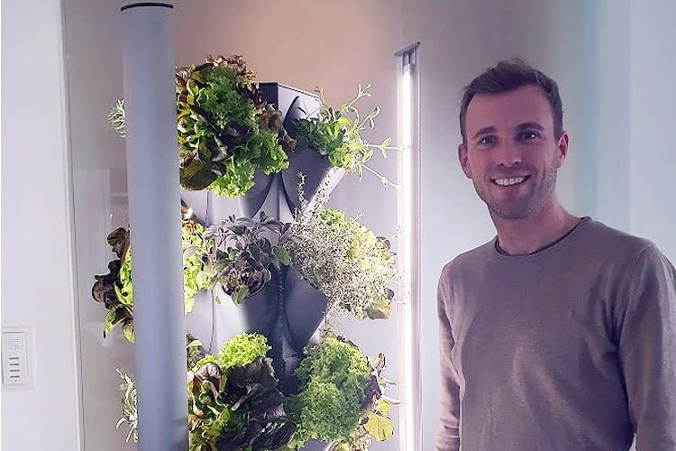home&smart Geschäftsführer David Wulf ist begeistert vom greeny+ Pflanzturm home&smart Geschäftsführer David Wulf ist begeistert vom greeny+ Pflanzturm