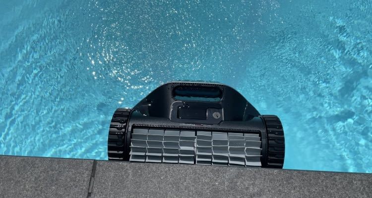 Auch an der Seite mit Fliesen funktionierte die Wandkletterfunktion tadellos Auch an der Seite mit Fliesen funktionierte die Wandkletterfunktion tadellos