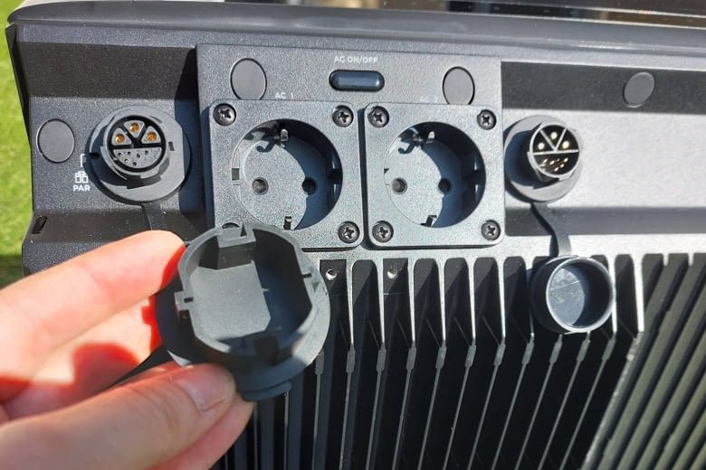 Die Notstrom-Steckdosen am Gehäuse sehen meist so oder ähnlich aus Die Notstrom-Steckdosen am Gehäuse sehen meist so oder ähnlich aus