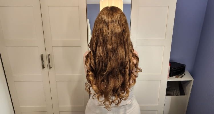 Linke Kopfhälfte: Locken-Ergebnis Dyson, Rechte Kopfhälfte: Locken-Ergebnis Shark Linke Kopfhälfte: Locken-Ergebnis Dyson, Rechte Kopfhälfte: Locken-Ergebnis Shark