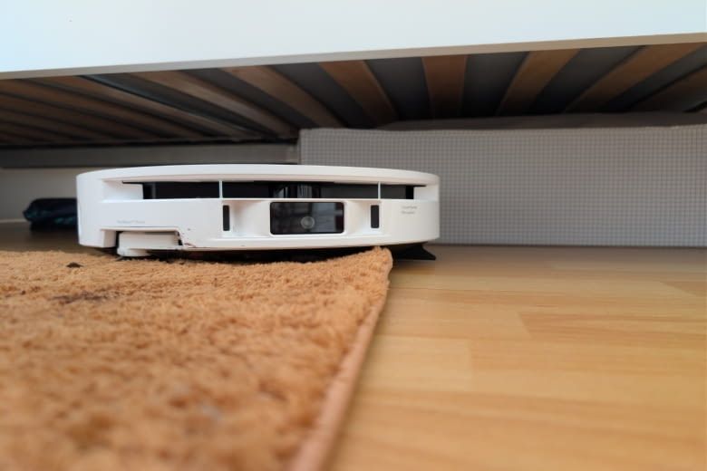 Mit seiner niedrigen Höhe, kann der MOVA S70 auch gut unter Möbeln reinigen. Mit seiner niedrigen Höhe, kann der MOVA S70 auch gut unter Möbeln reinigen.