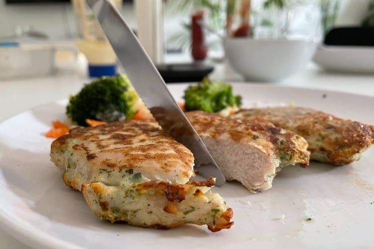 Das Fleisch war nach dem Garen noch saftig und zart Das Fleisch war nach dem Garen noch saftig und zart
