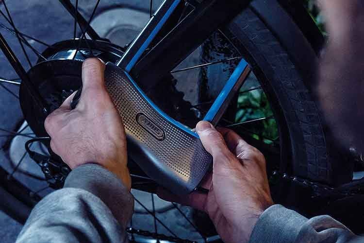 Das ABUS 770A SmartX Bügelschloss mit integriertem Alarm bietet ein Höchstmaß an Sicherheit Das ABUS 770A SmartX Bügelschloss mit integriertem Alarm bietet ein Höchstmaß an Sicherheit