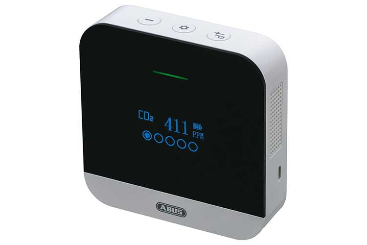 Der CO2-Melder ABUS AirSecure CO2WM110 sieht nicht nur schick aus, sondern beherbergt hochwertige Technik Der CO2-Melder ABUS AirSecure CO2WM110 sieht nicht nur schick aus, sondern beherbergt hochwertige Technik
