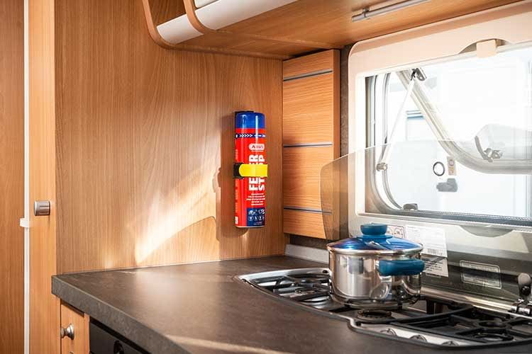 In Caravans breiten sich Feuer besonders schnell aus. ABUS Feuerstopp hilft Entstehungsbrände schnell zu löschen In Caravans breiten sich Feuer besonders schnell aus. ABUS Feuerstopp hilft Entstehungsbrände schnell zu löschen