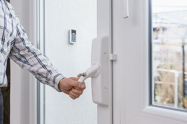 Maßnahmen wie der ABUS Funk-Fensterantrieb HomeTec Pro FCA3000 schützen gegen Einbrecher Maßnahmen wie der ABUS Funk-Fensterantrieb HomeTec Pro FCA3000 schützen gegen Einbrecher