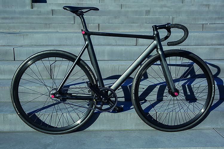 Das ABUS NutFix Komponenten-Sicherungssystem für die Sattelstützte schützt nicht nur, sondern setzt auch Design-Akzente Das ABUS NutFix Komponenten-Sicherungssystem für die Sattelstützte schützt nicht nur, sondern setzt auch Design-Akzente