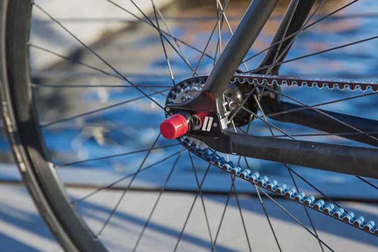 ABUS NutFix sichert nicht nur das Vorder- und Hinterrad von E-Bikes, Pedelecs und Fahrrädern, sondern setzt auch Design-Akzente ABUS NutFix sichert nicht nur das Vorder- und Hinterrad von E-Bikes, Pedelecs und Fahrrädern, sondern setzt auch Design-Akzente