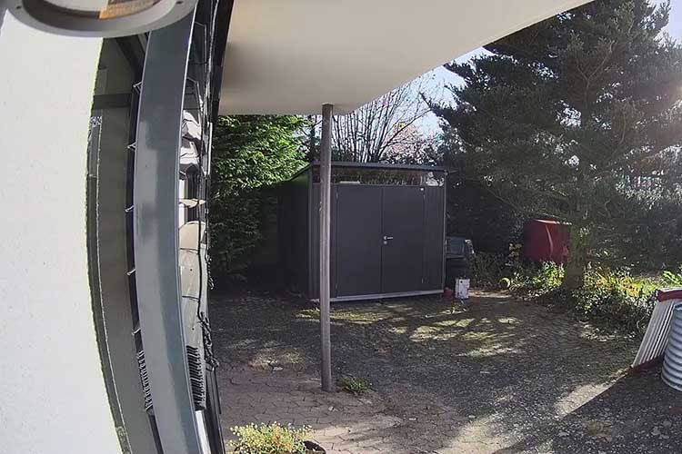 Dank einem Erfassungsbereich von 115 Grad lassen sich große Bereiche überwachen Dank einem Erfassungsbereich von 115 Grad lassen sich große Bereiche überwachen