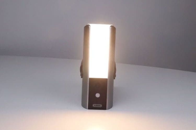 ABUS Smart Security World WLAN Lichtkamera PPIC36520 bringt mit 950 Lumen Licht ins Dunkel ABUS Smart Security World WLAN Lichtkamera PPIC36520 bringt mit 950 Lumen Licht ins Dunkel