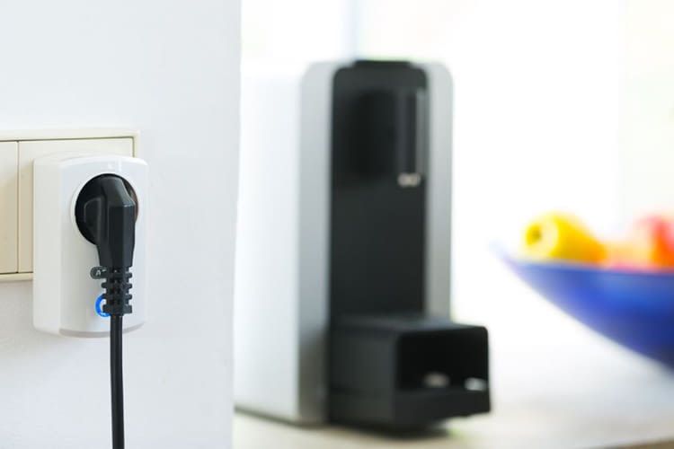 Mit einem ABUS-Zwischenstecker sind z. B. Lampen integrierbar Mit einem ABUS-Zwischenstecker sind z. B. Lampen integrierbar