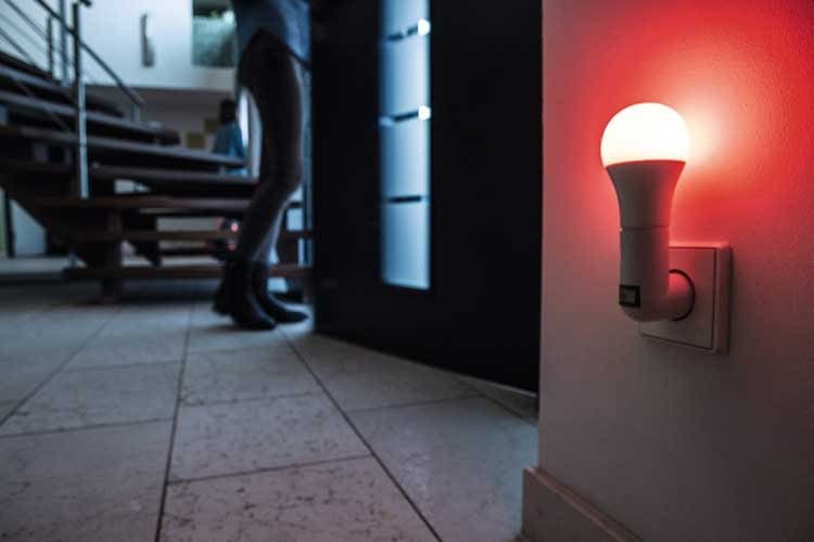 Die ABUS Z-Wave LED-Lampe lässt sich mit dem ABUS Nexello Sicherheitssystem verbinden und für die Alarmierung verwenden Die ABUS Z-Wave LED-Lampe lässt sich mit dem ABUS Nexello Sicherheitssystem verbinden und für die Alarmierung verwenden