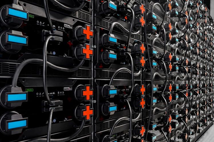 Erneuerbare Energien speichern zu können ist essentiell für deren Nutzung Erneuerbare Energien speichern zu können ist essentiell für deren Nutzung