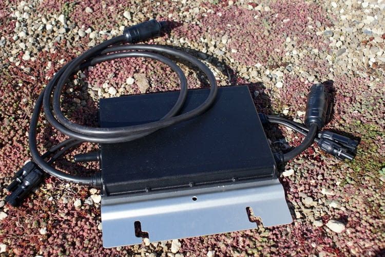 So sieht ein Standard-Wechselrichter für Stecker-Solar-Anlagen aus So sieht ein Standard-Wechselrichter für Stecker-Solar-Anlagen aus