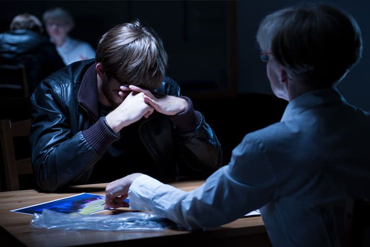 Viele Verhör-Gadgets sind heute nur bei Polizei und Militär in Gebrauch Viele Verhör-Gadgets sind heute nur bei Polizei und Militär in Gebrauch