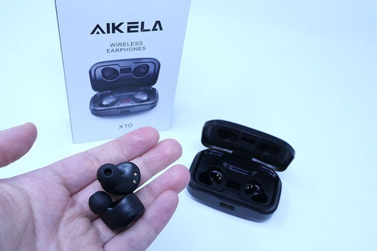 Die AIKELA X10 In-Ear Bluetooth Kopfhörer sind trotz der enthaltenen Technik unauffällig gro´ß und dezent Die AIKELA X10 In-Ear Bluetooth Kopfhörer sind trotz der enthaltenen Technik unauffällig gro´ß und dezent