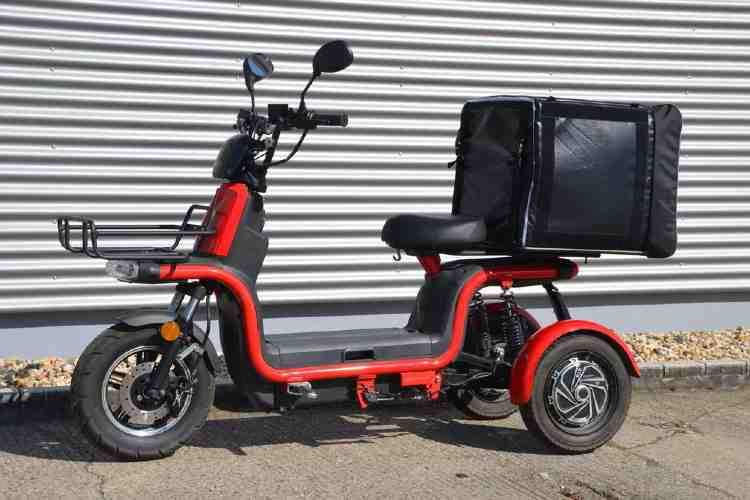 Mit dem LiFePO4-Akku können die elektrischen Transporter weite Strecken zurück legen Mit dem LiFePO4-Akku können die elektrischen Transporter weite Strecken zurück legen