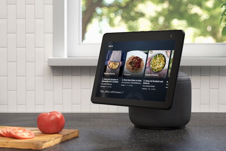 Echo 10 dreht seinen Bildschirm samt Kamera immer in Richtung seiner Nutzer Echo 10 dreht seinen Bildschirm samt Kamera immer in Richtung seiner Nutzer